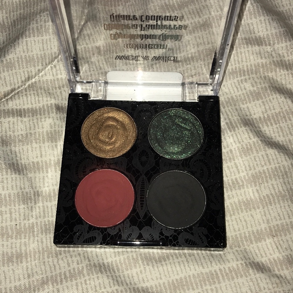 Wet n wild eyeshadow quad in House of Thrones